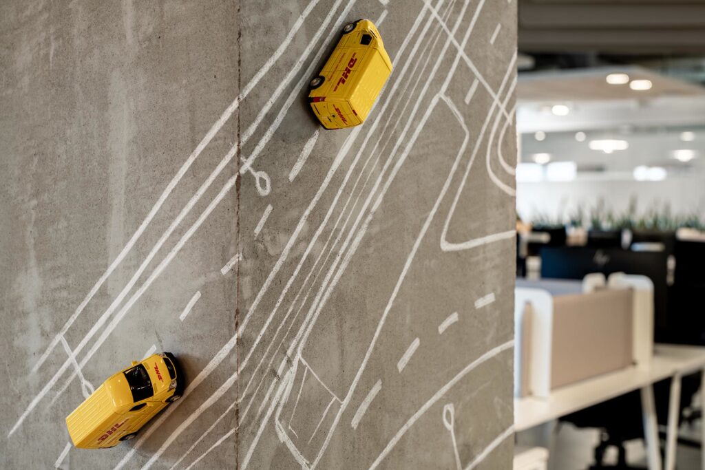 DHL